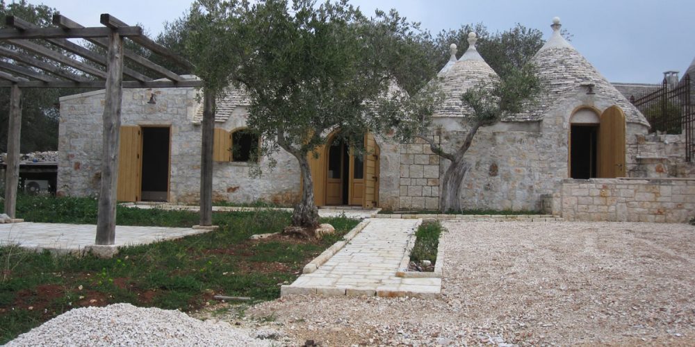 http://www.pierpaolomariabonanotte.it/wp-content/uploads/2016/04/IMG_1007-trulli-view-bas-ris.jpg